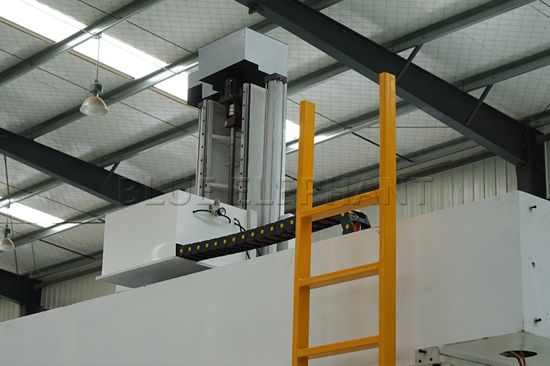 五軸聯動加工中心